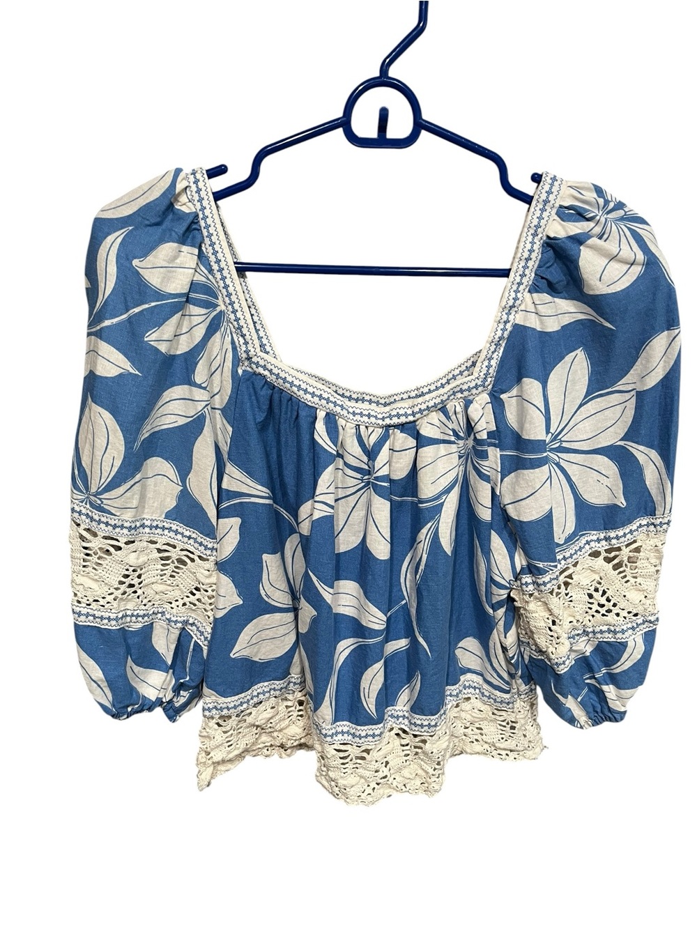Rachel Zoe Blue and White Short Sleeve Blouse w/Lace Detail - Small